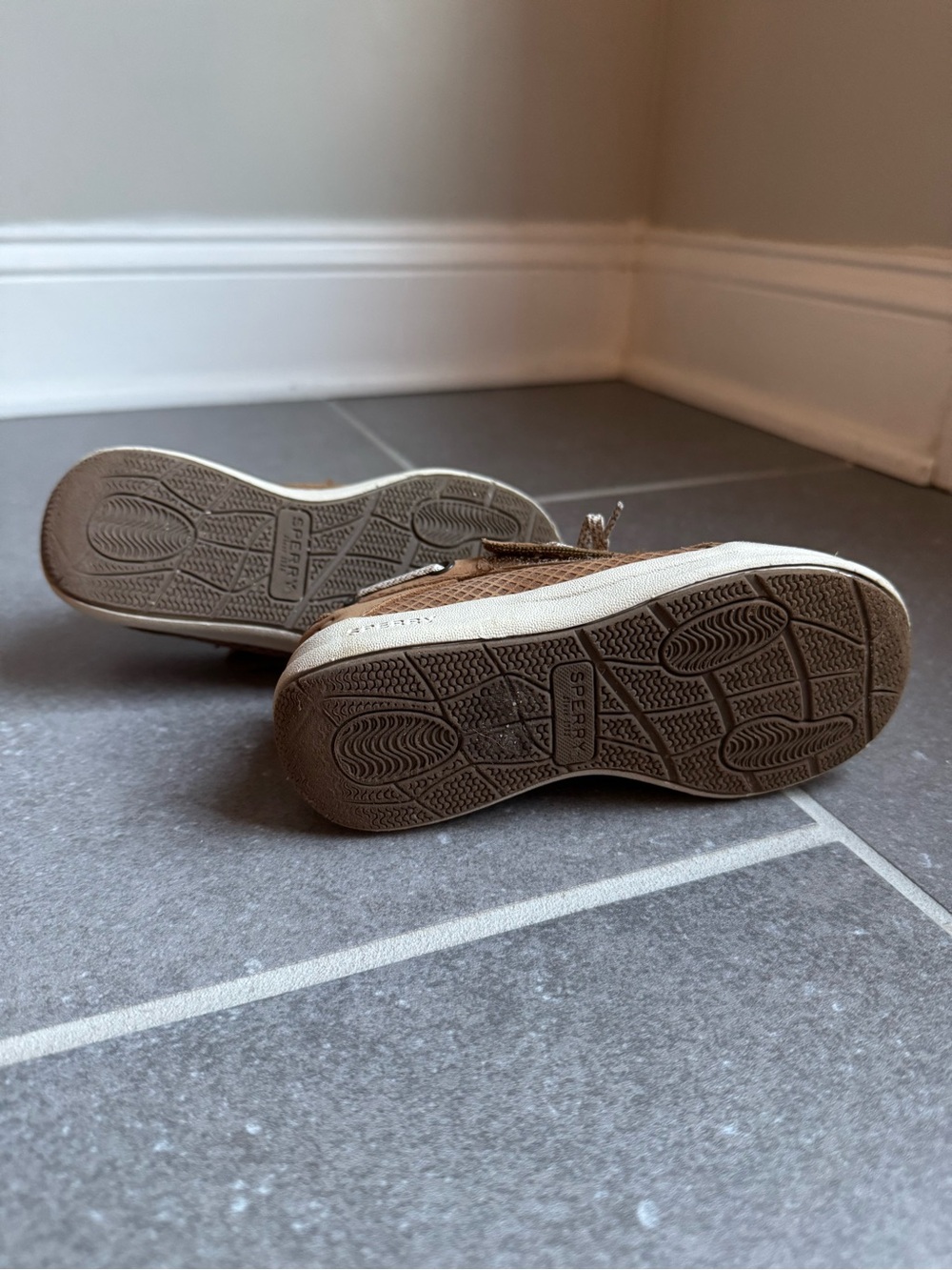 Sperry Kids Gamefish Jr Brown Boat Shoes with White Trim - Picture 5 of 5